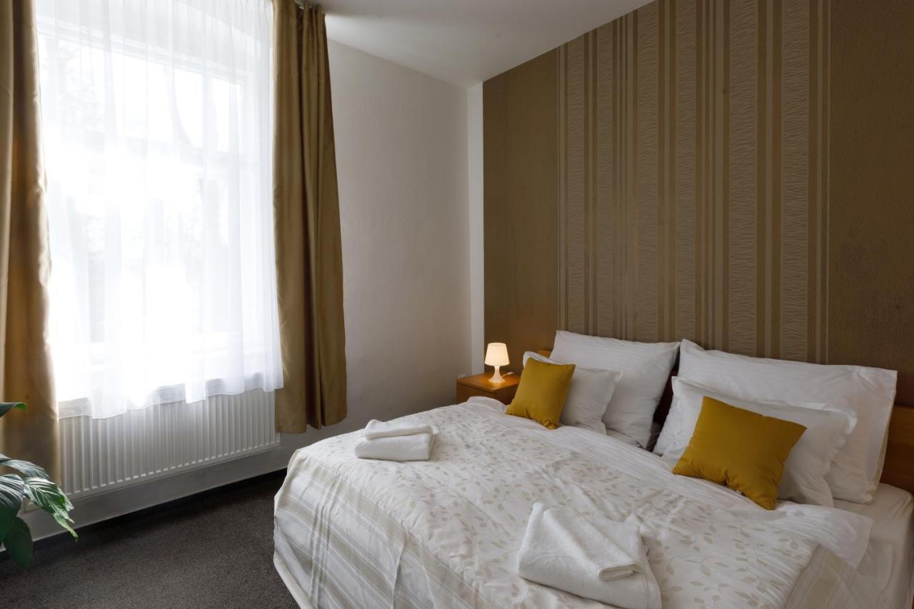 Litvan Sunset Apartments チェスケー・ブジェヨヴィツェ エクステリア 写真