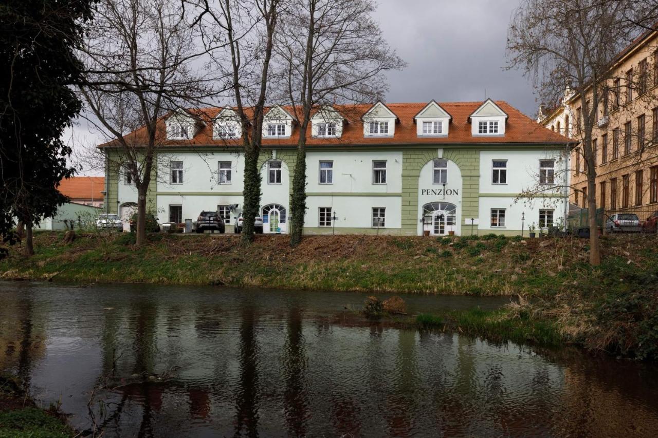 Litvan Sunset Apartments チェスケー・ブジェヨヴィツェ エクステリア 写真